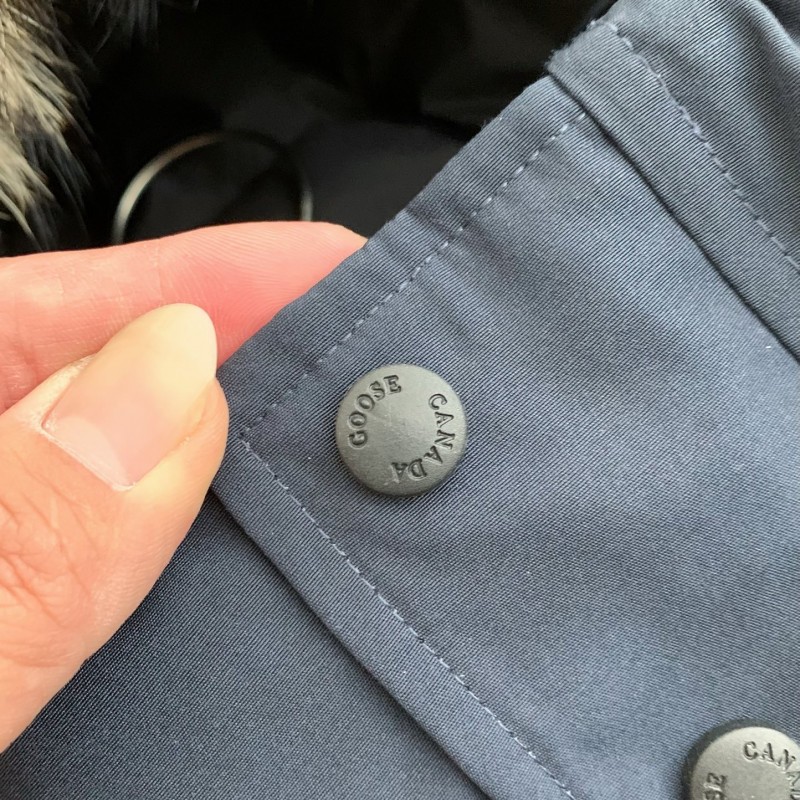 Can*a Go*e parka down jacket