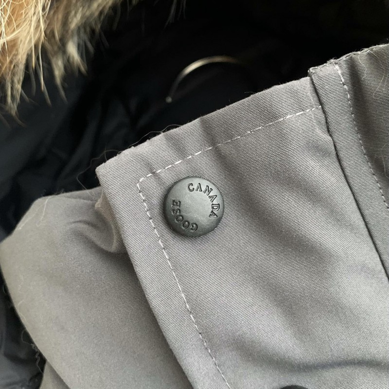 Can*a Go*e parka down jacket