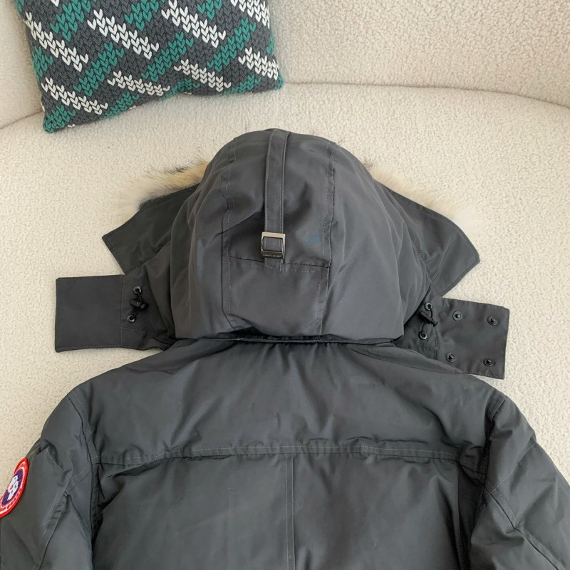 Can*a Go*e parka down jacket