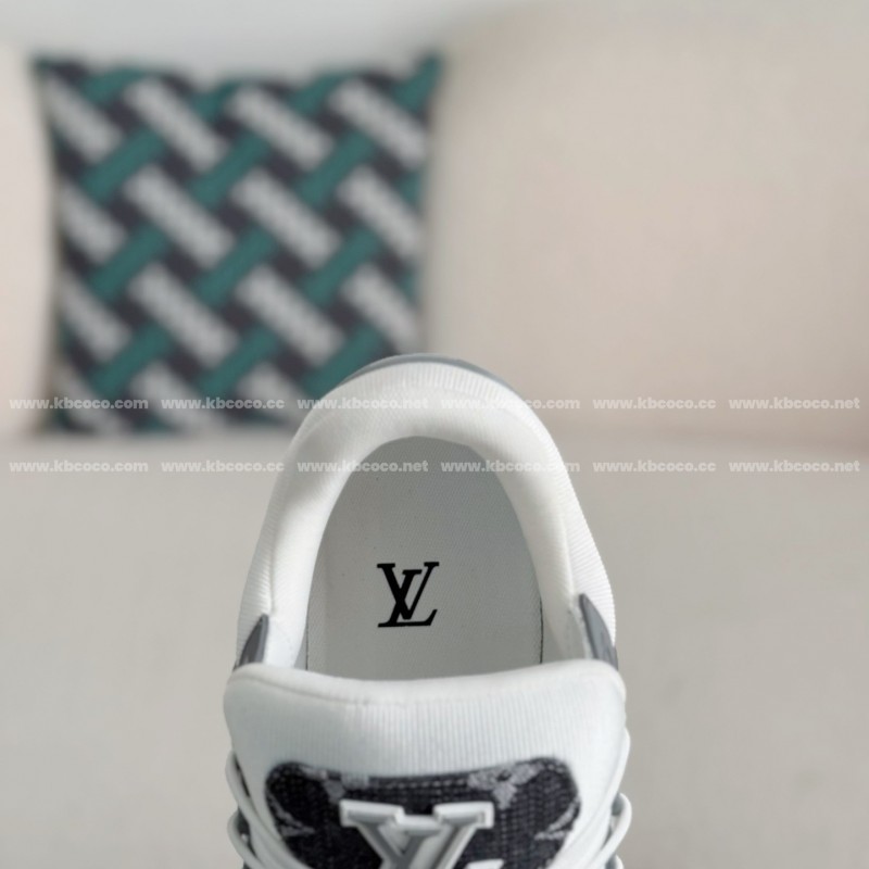 L0*is V*t0n TRAINER SNEAKERS