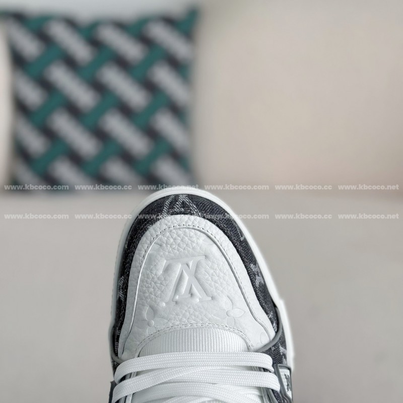 L0*is V*t0n TRAINER SNEAKERS