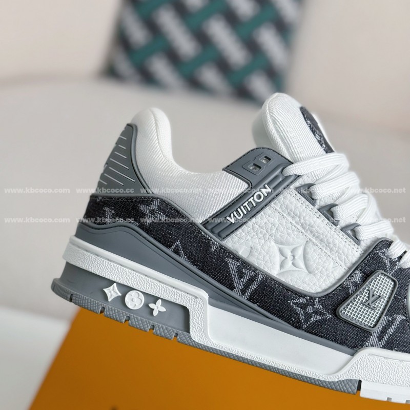 L0*is V*t0n TRAINER SNEAKERS