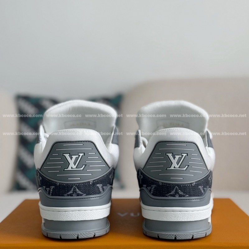 L0*is V*t0n TRAINER SNEAKERS