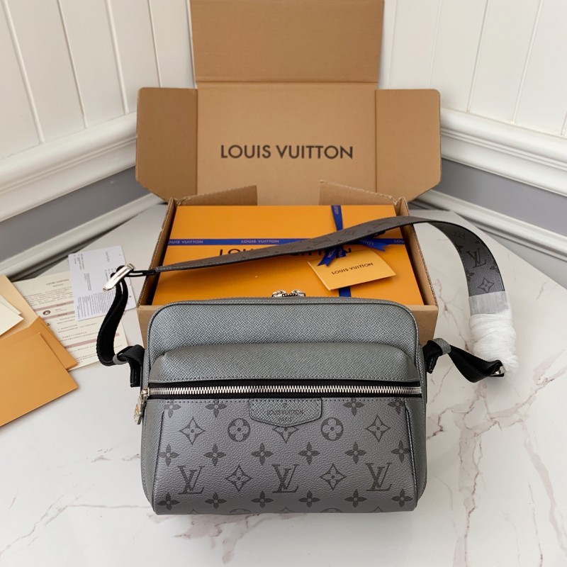L0*is V*t0n OUTDOOR Men's Messenger bag M30830, 26 * 20 * 10.5cm
