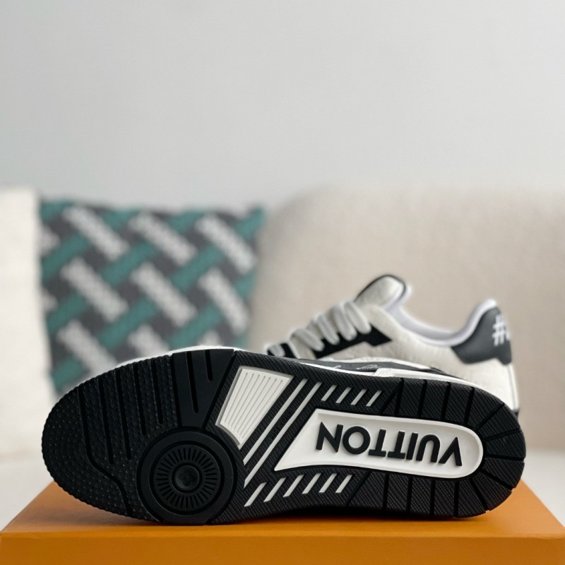 L0*is V*t0n TRAINER Sneakers