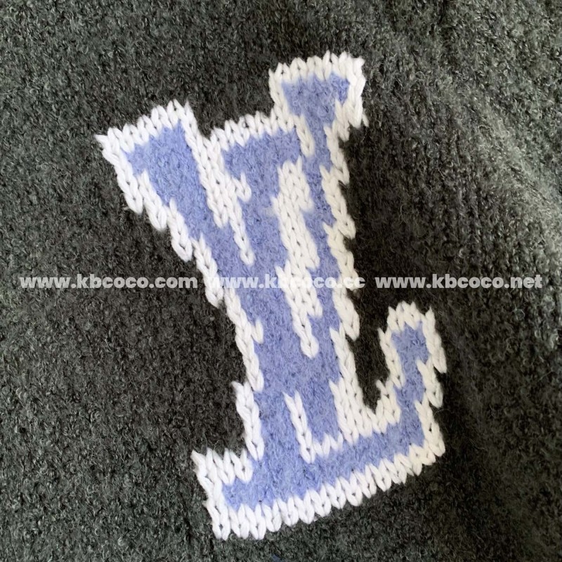 L0*is V*t0n ski sweater with wool inlay