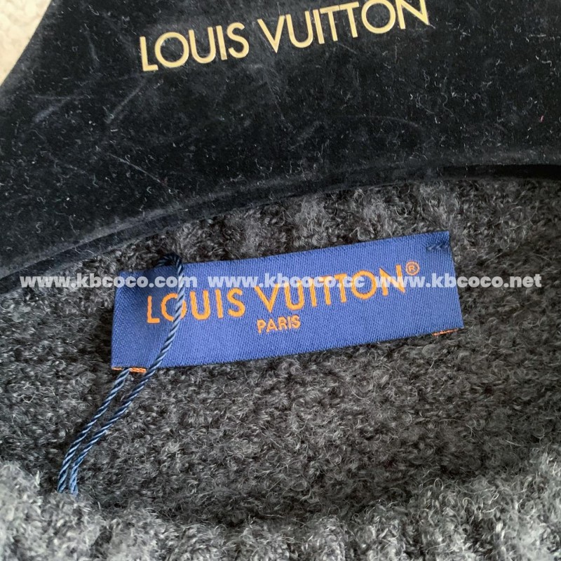 L0*is V*t0n ski sweater with wool inlay