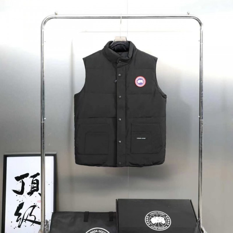 Can*a Go*e down vest