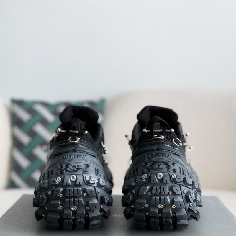 Ba*len*cia*ga Defender Dad shoes