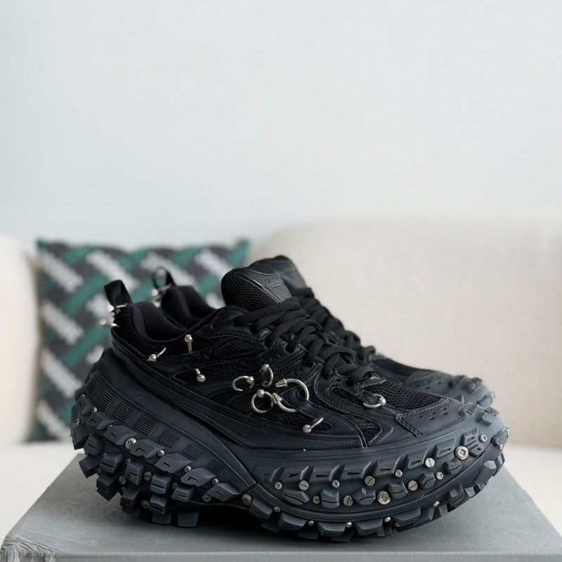 Ba*len*cia*ga Defender Dad shoes