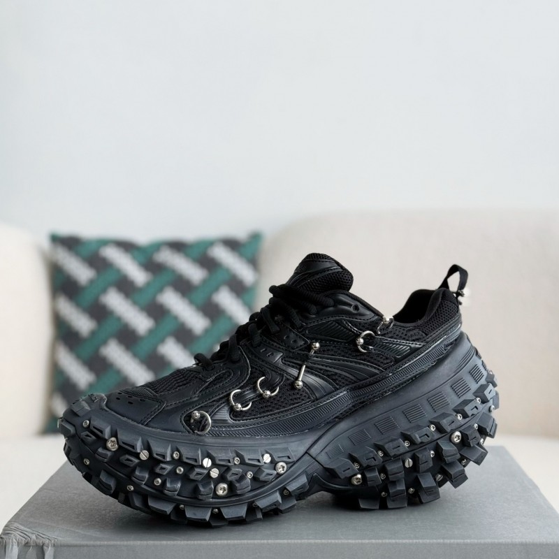 Ba*len*cia*ga Defender Dad shoes