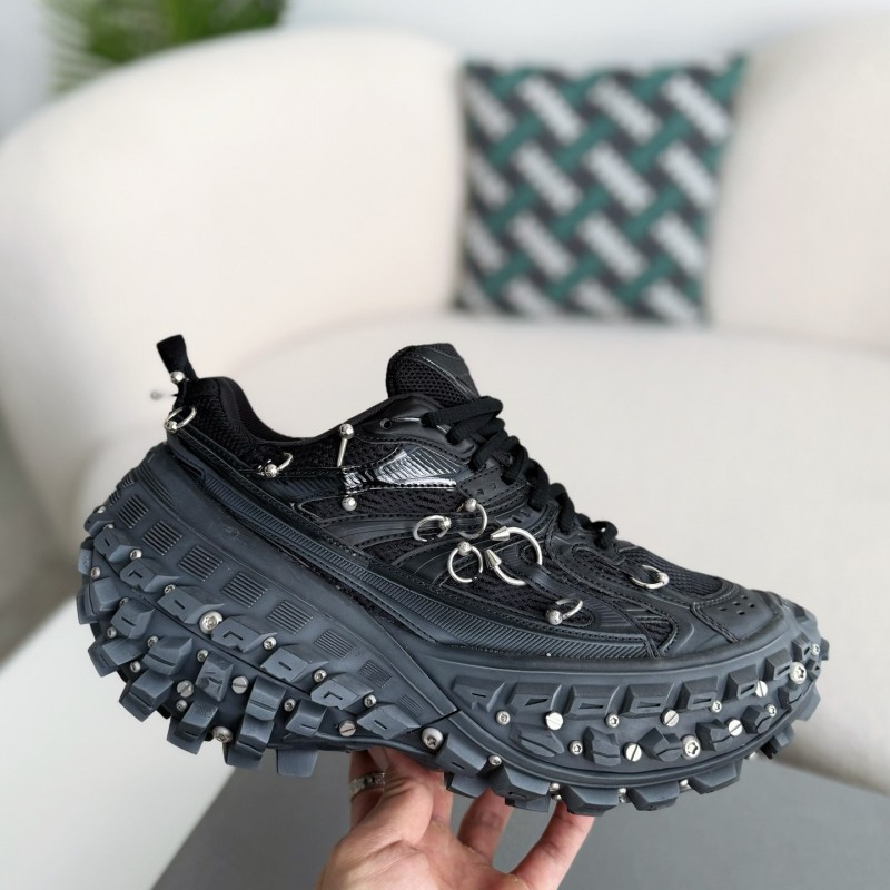 Ba*len*cia*ga Defender Dad shoes