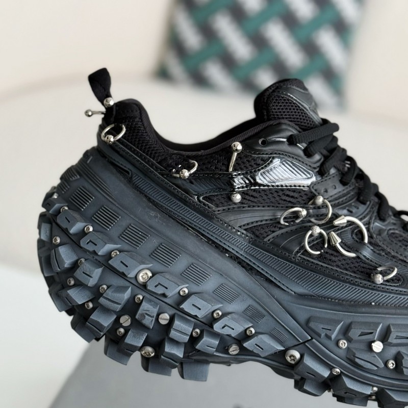 Ba*len*cia*ga Defender Dad shoes