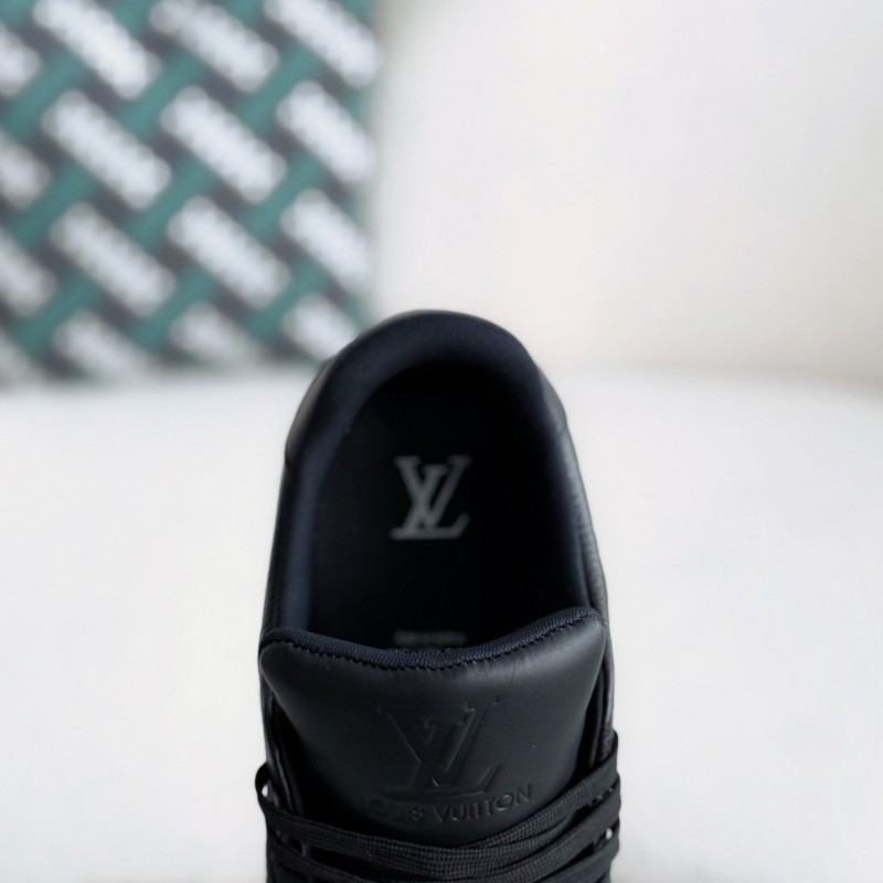 L0*is V*t0n TRAINER SNEAKERS