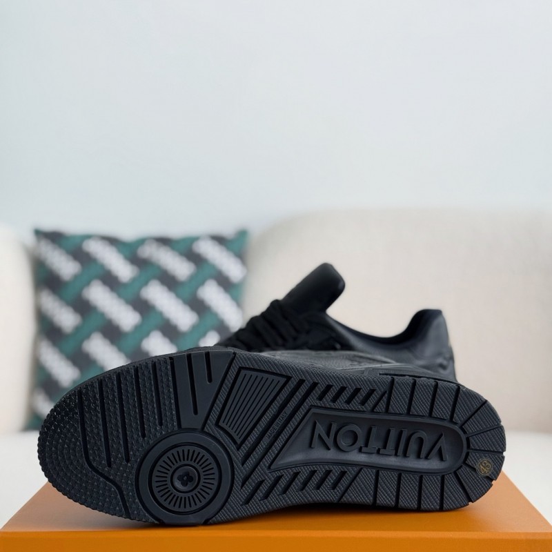 L0*is V*t0n TRAINER SNEAKERS