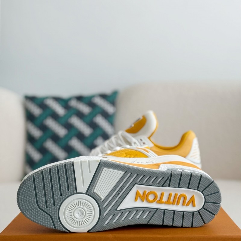 L0*is V*t0n TRAINER SNEAKERS