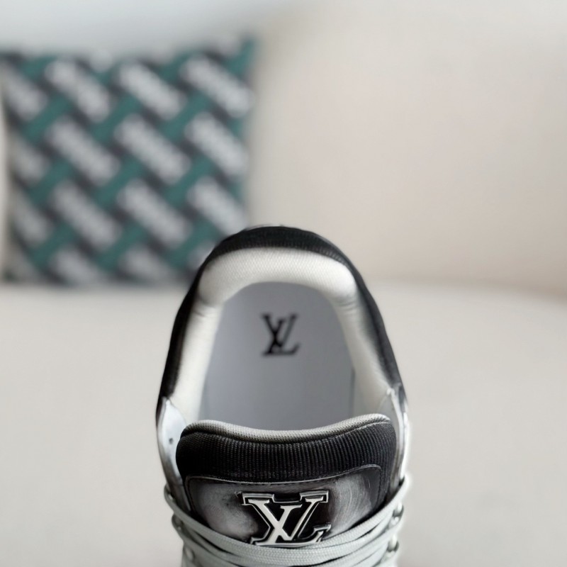 L0*is V*t0n TRAINER SNEAKERS