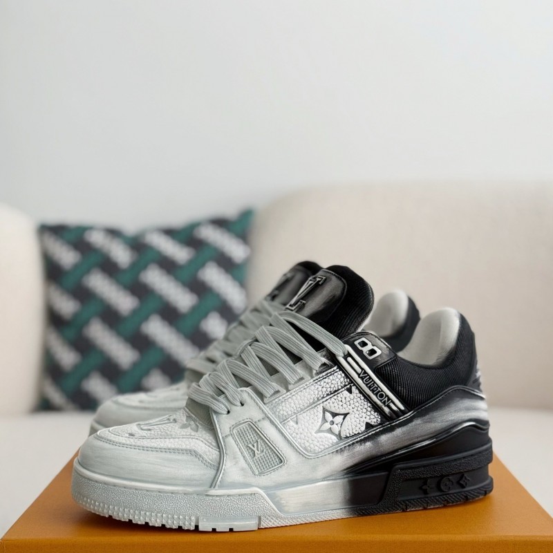 L0*is V*t0n TRAINER SNEAKERS