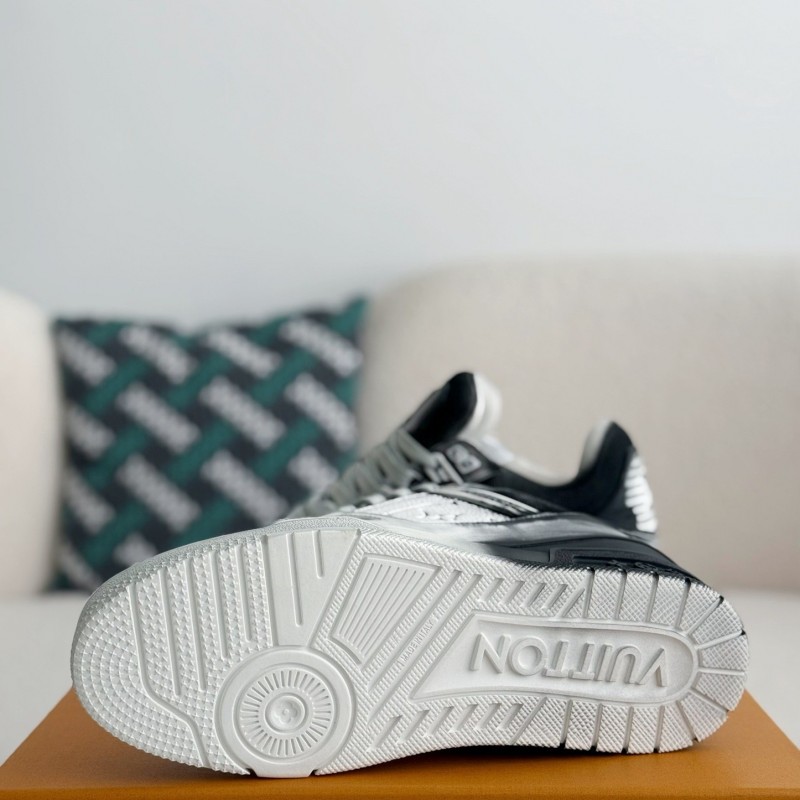 L0*is V*t0n TRAINER SNEAKERS