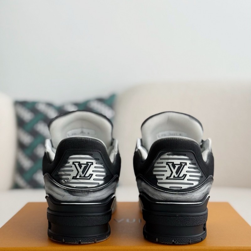 L0*is V*t0n TRAINER SNEAKERS