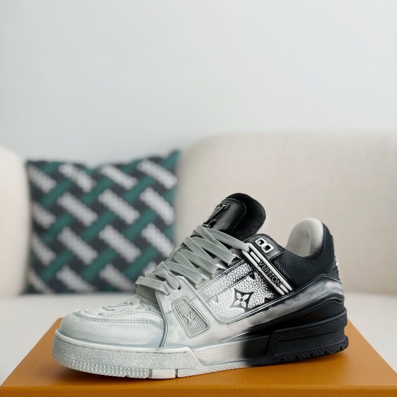 L0*is V*t0n TRAINER SNEAKERS