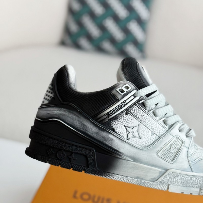 L0*is V*t0n TRAINER SNEAKERS