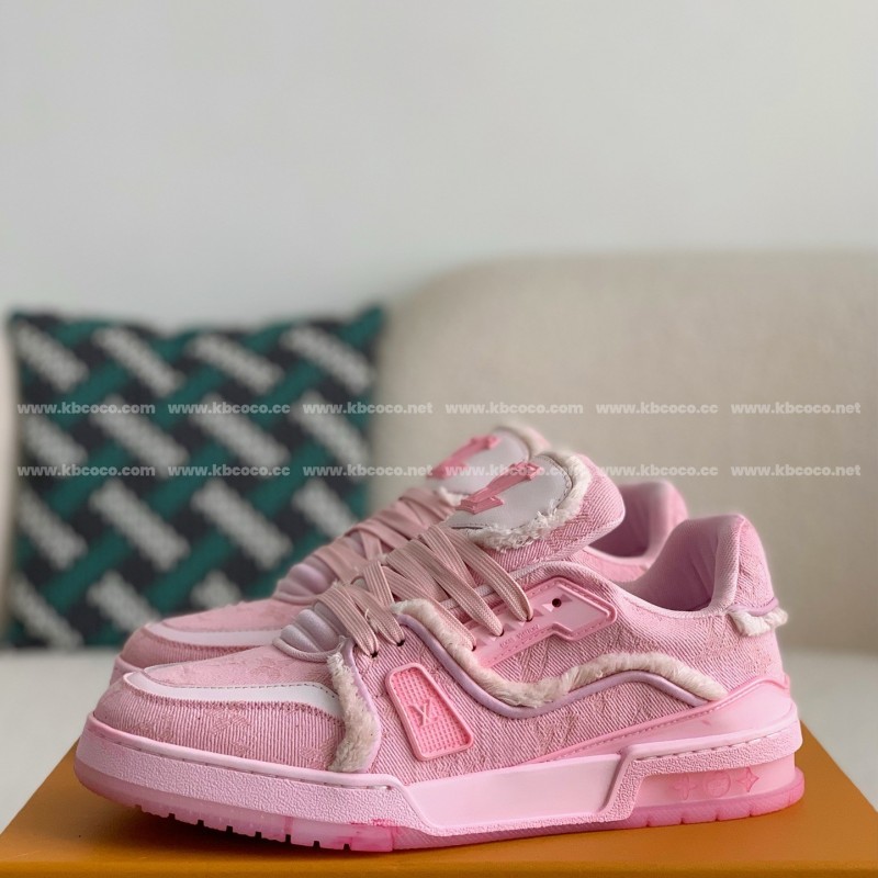 L0*is V*t0n TRAINER SNEAKERS