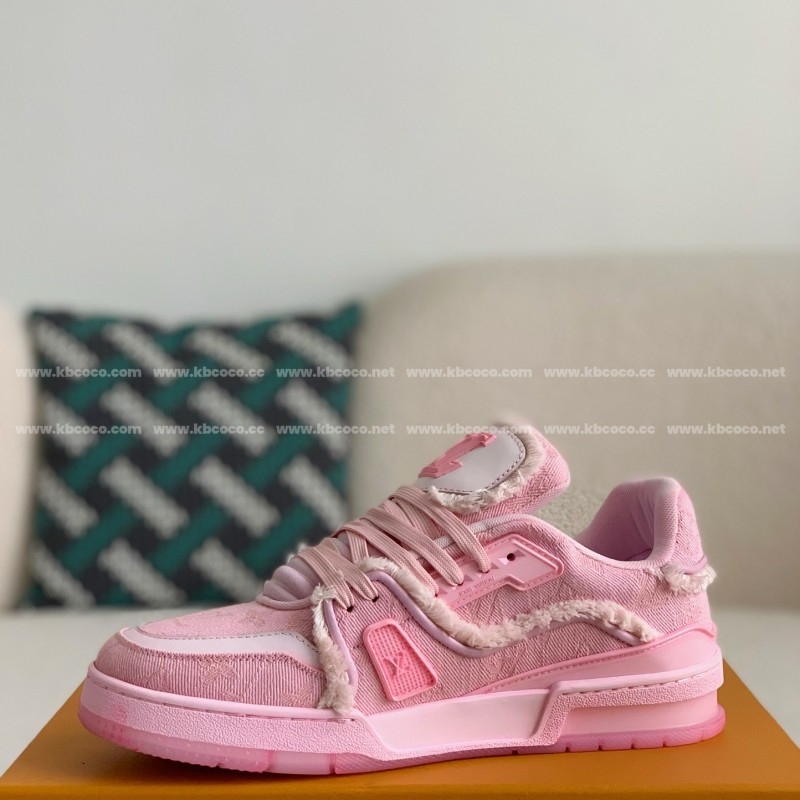 L0*is V*t0n TRAINER SNEAKERS