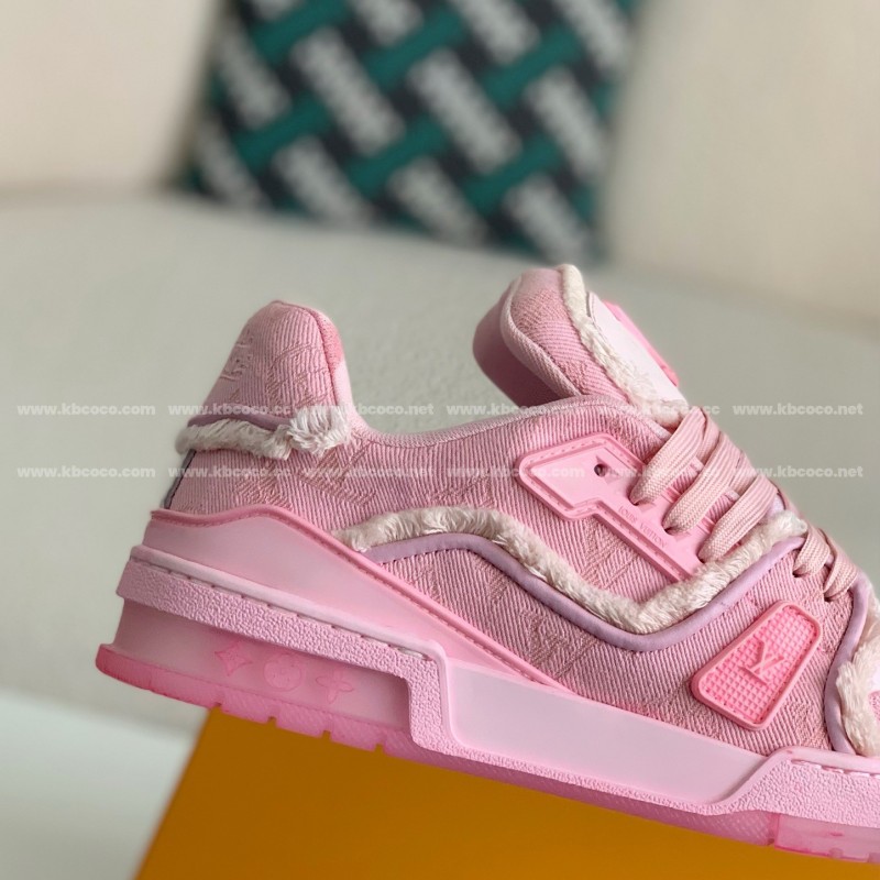 L0*is V*t0n TRAINER SNEAKERS