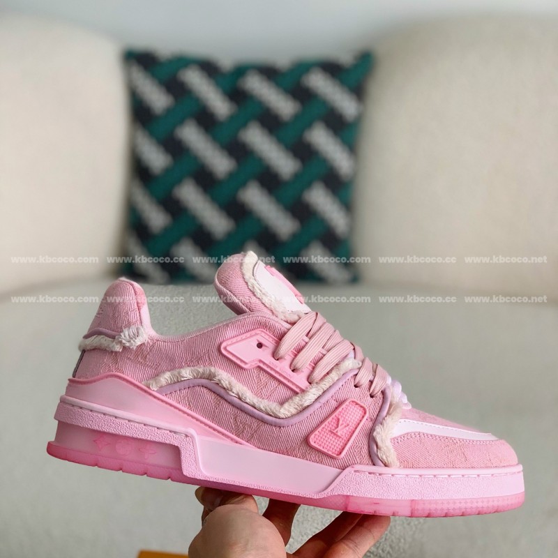 L0*is V*t0n TRAINER SNEAKERS