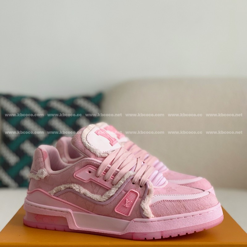 L0*is V*t0n TRAINER SNEAKERS