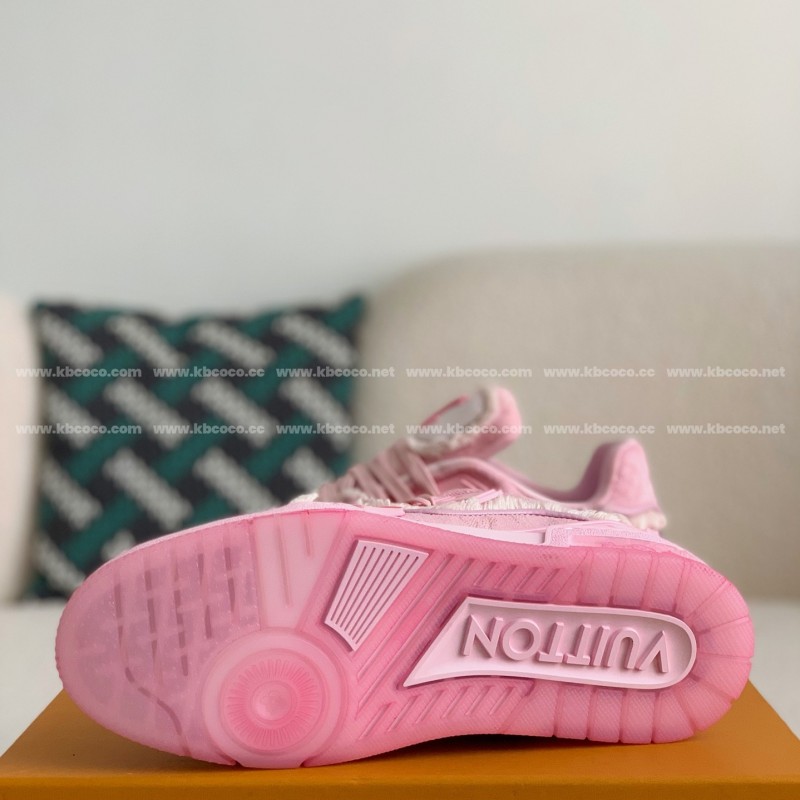 L0*is V*t0n TRAINER SNEAKERS