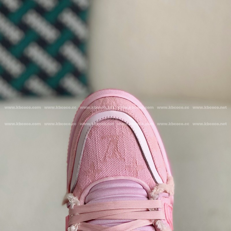 L0*is V*t0n TRAINER SNEAKERS