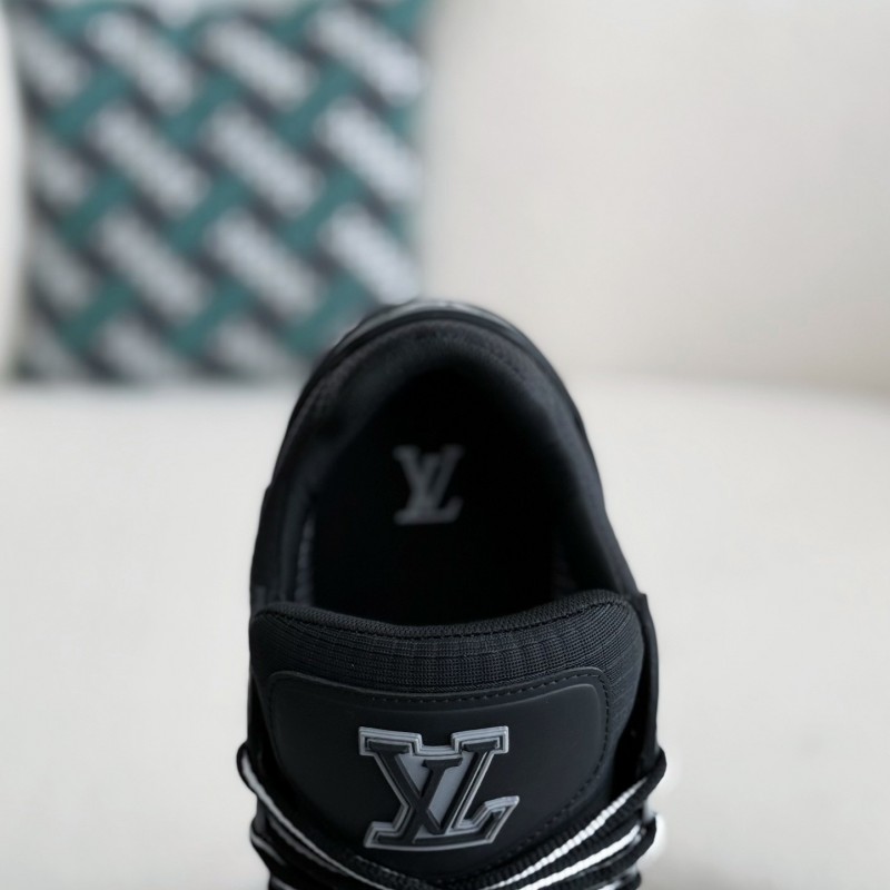 L0*is V*t0n TRAINER SNEAKERS