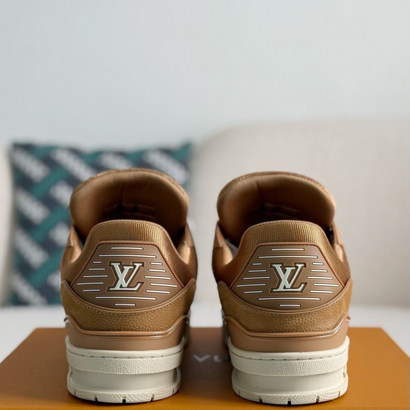 L0*is V*t0n TRAINER SNEAKERS