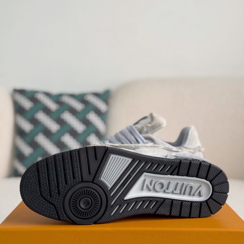 L0*is V*t0n TRAINER SNEAKERS