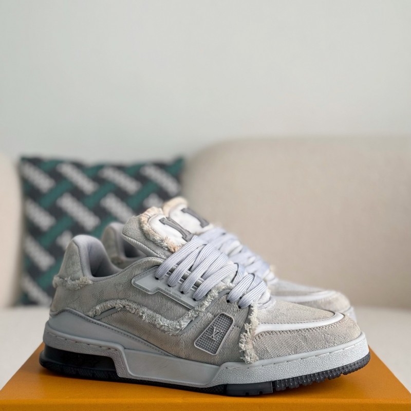 L0*is V*t0n TRAINER SNEAKERS