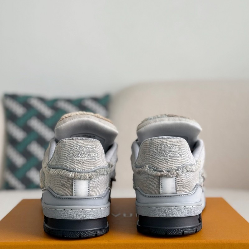 L0*is V*t0n TRAINER SNEAKERS