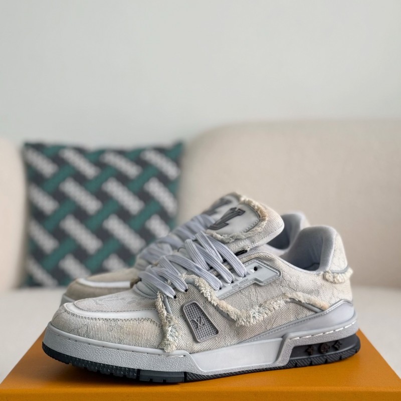 L0*is V*t0n TRAINER SNEAKERS