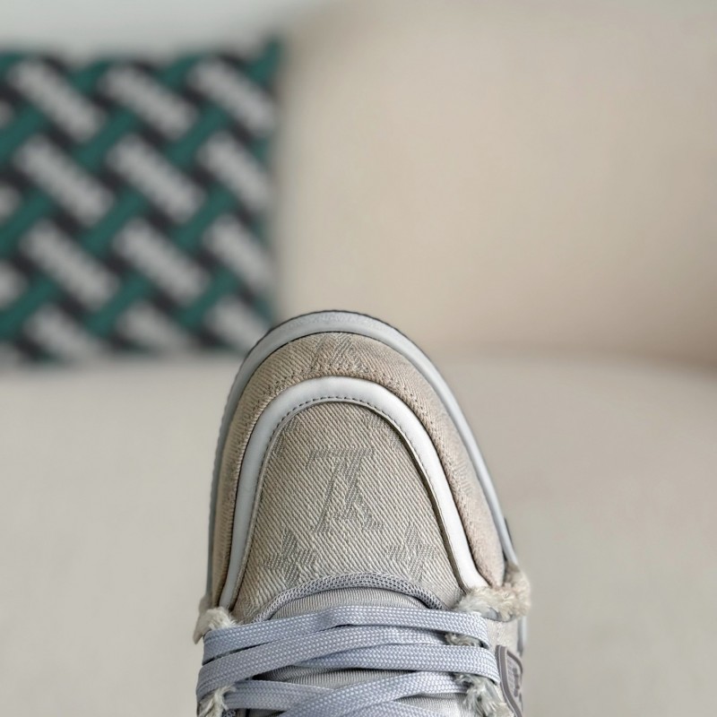 L0*is V*t0n TRAINER SNEAKERS