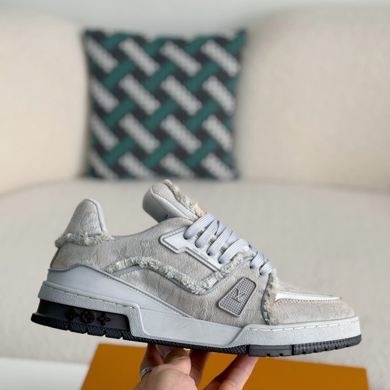 L0*is V*t0n TRAINER SNEAKERS