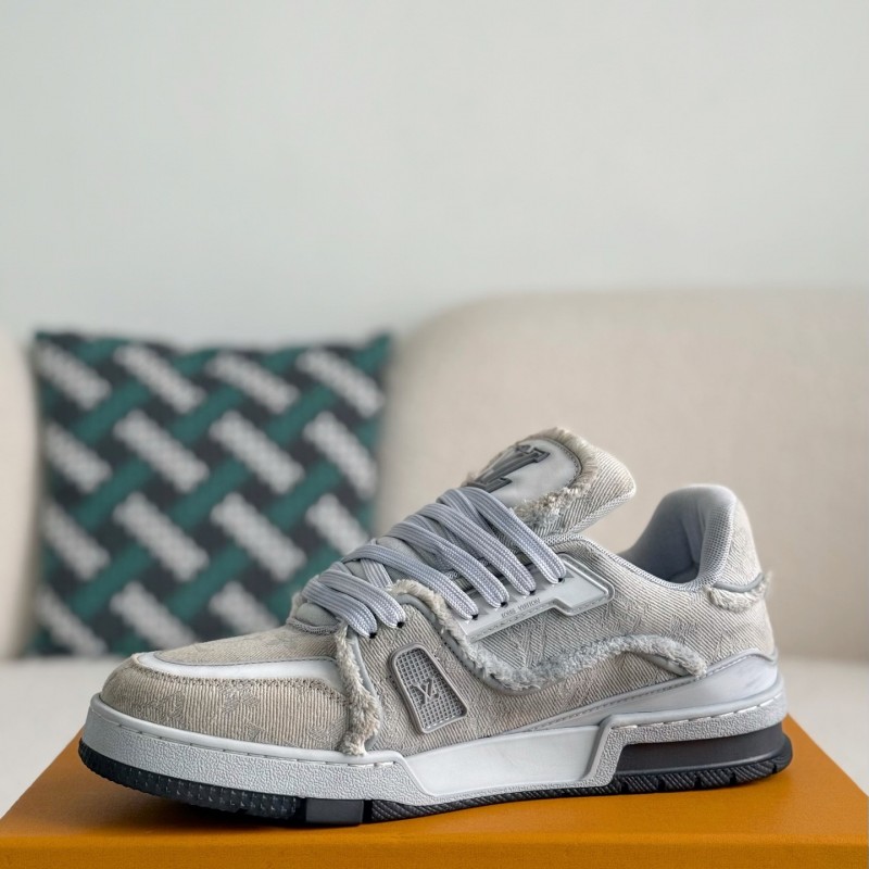 L0*is V*t0n TRAINER SNEAKERS