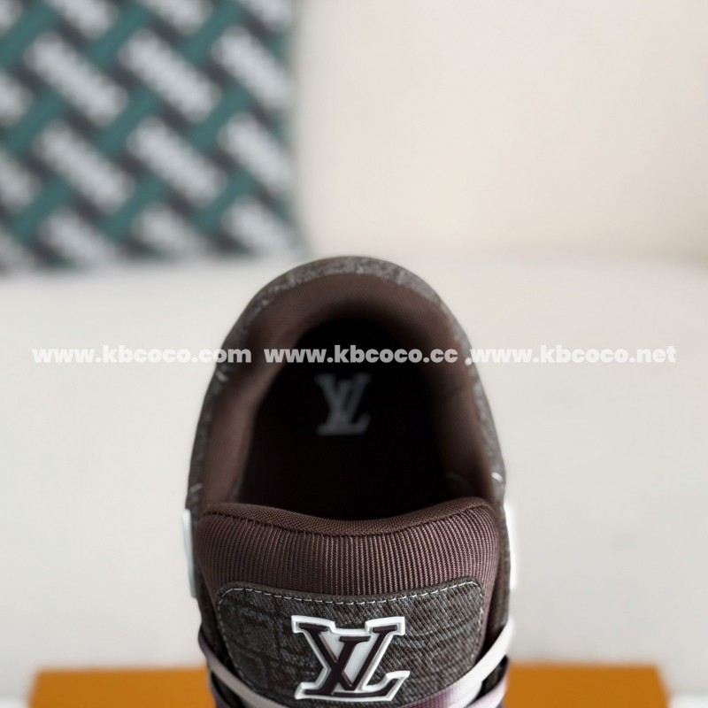 L0*is V*t0n TRAINER SNEAKERS