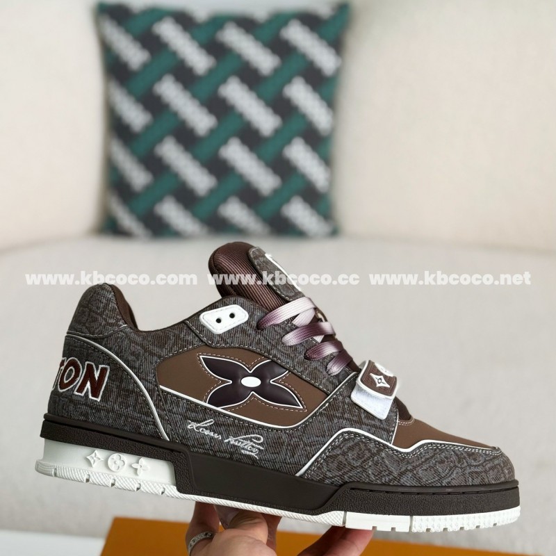 L0*is V*t0n TRAINER SNEAKERS