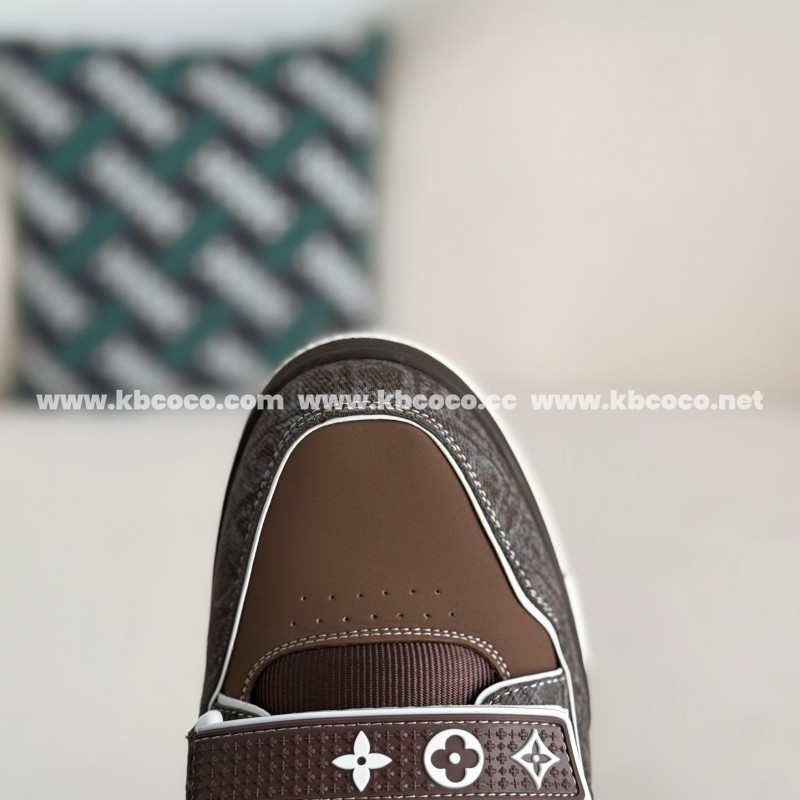 L0*is V*t0n TRAINER SNEAKERS