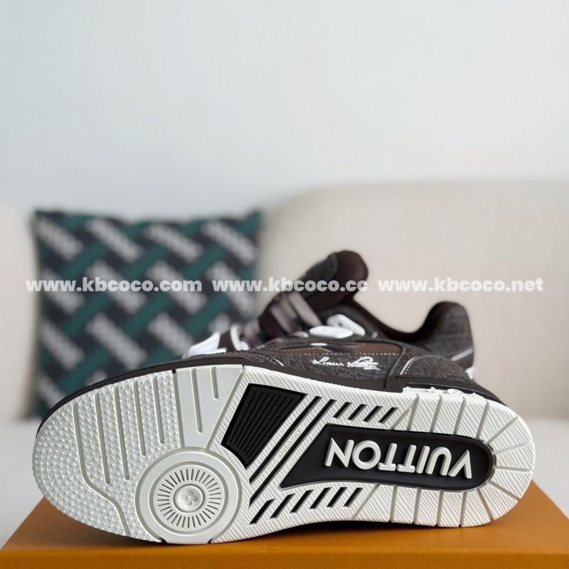 L0*is V*t0n TRAINER SNEAKERS