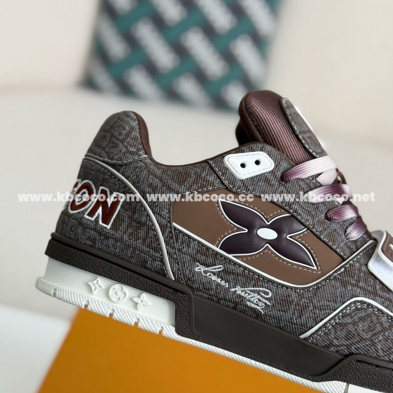 L0*is V*t0n TRAINER SNEAKERS