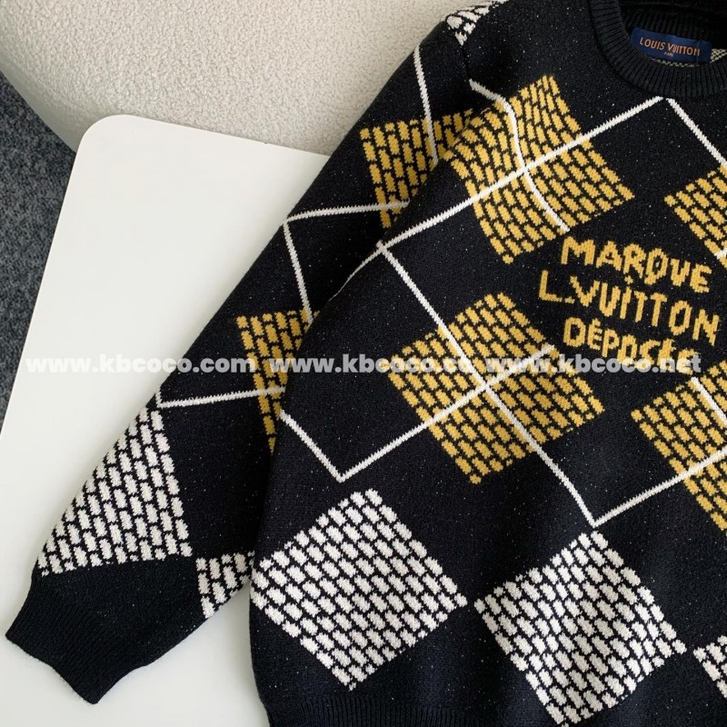 L0*is V*t0n ss25 Pre-Spring collection, blended wool round-neck sweater