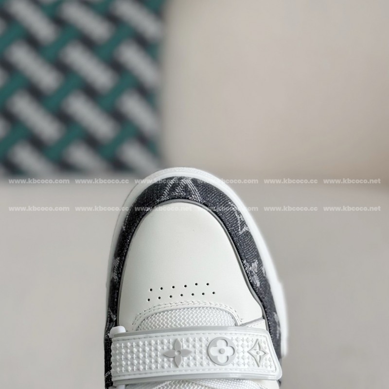 L0*is V*t0n TRAINER SNEAKERS