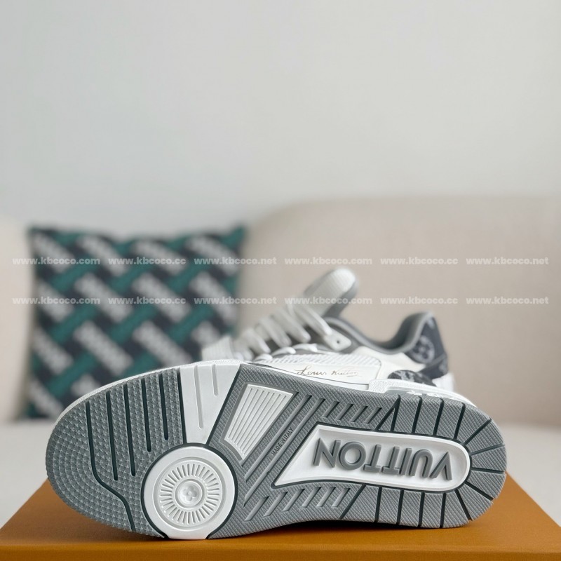 L0*is V*t0n TRAINER SNEAKERS